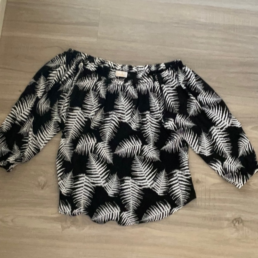 Ava Sky Off-The-Shoulder Blouse